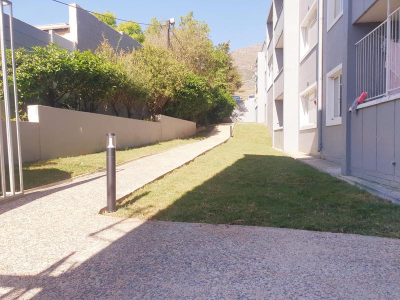 To Let 2 Bedroom Property for Rent in Woodstock Upper Western Cape
